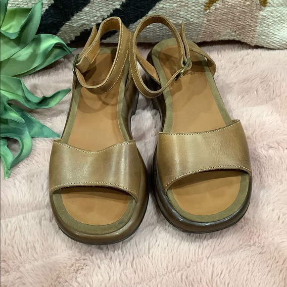 Dansko Lara Caramel Sandals Size 36 - Picture 2 of 8
